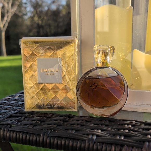 Elizabeth Arden Other - Elizabeth Arden Untold Perfume